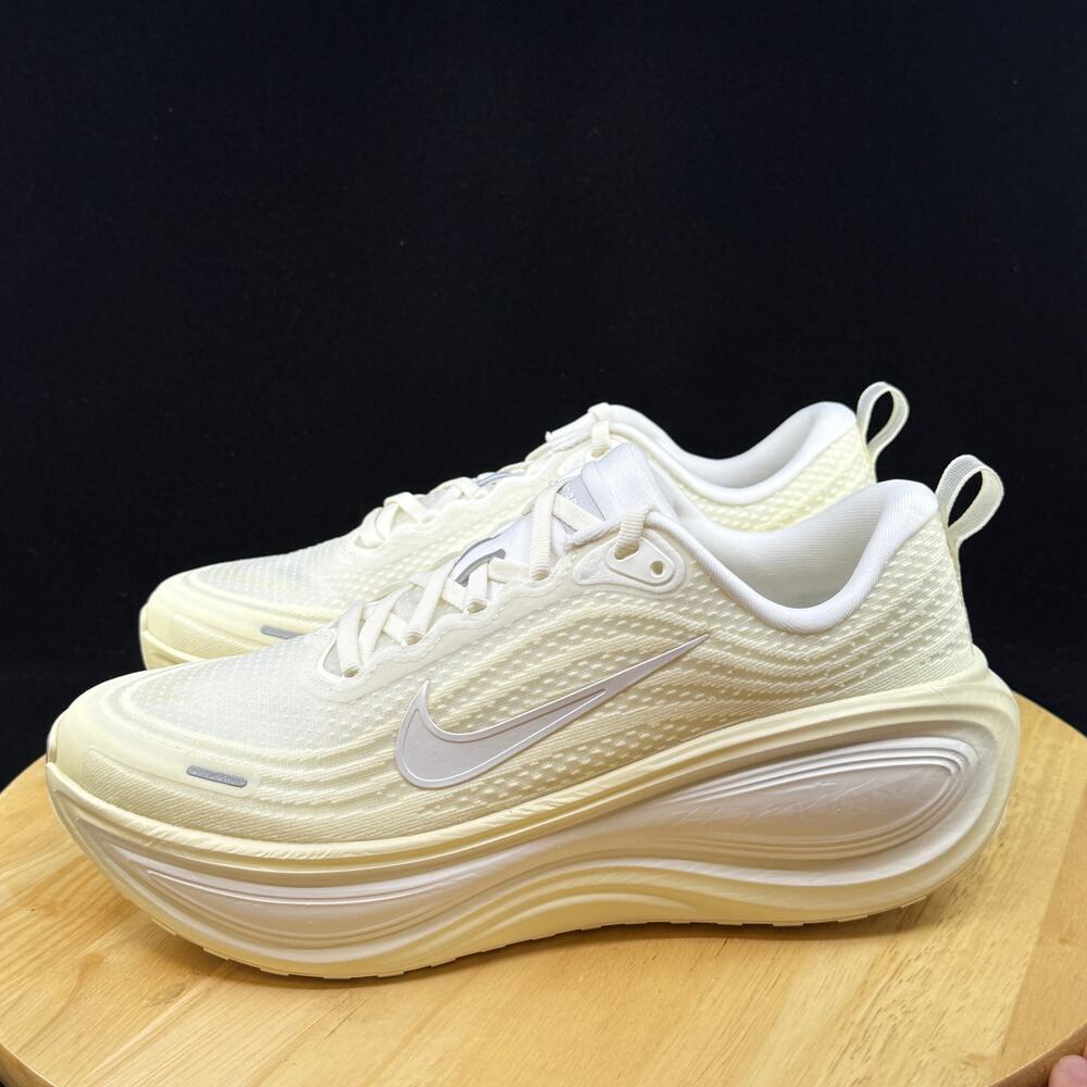 Nike Vomero Plus Sail Summit White Running Sneakers HV8154-105 Womens Size 9 - Picture 2 of 9